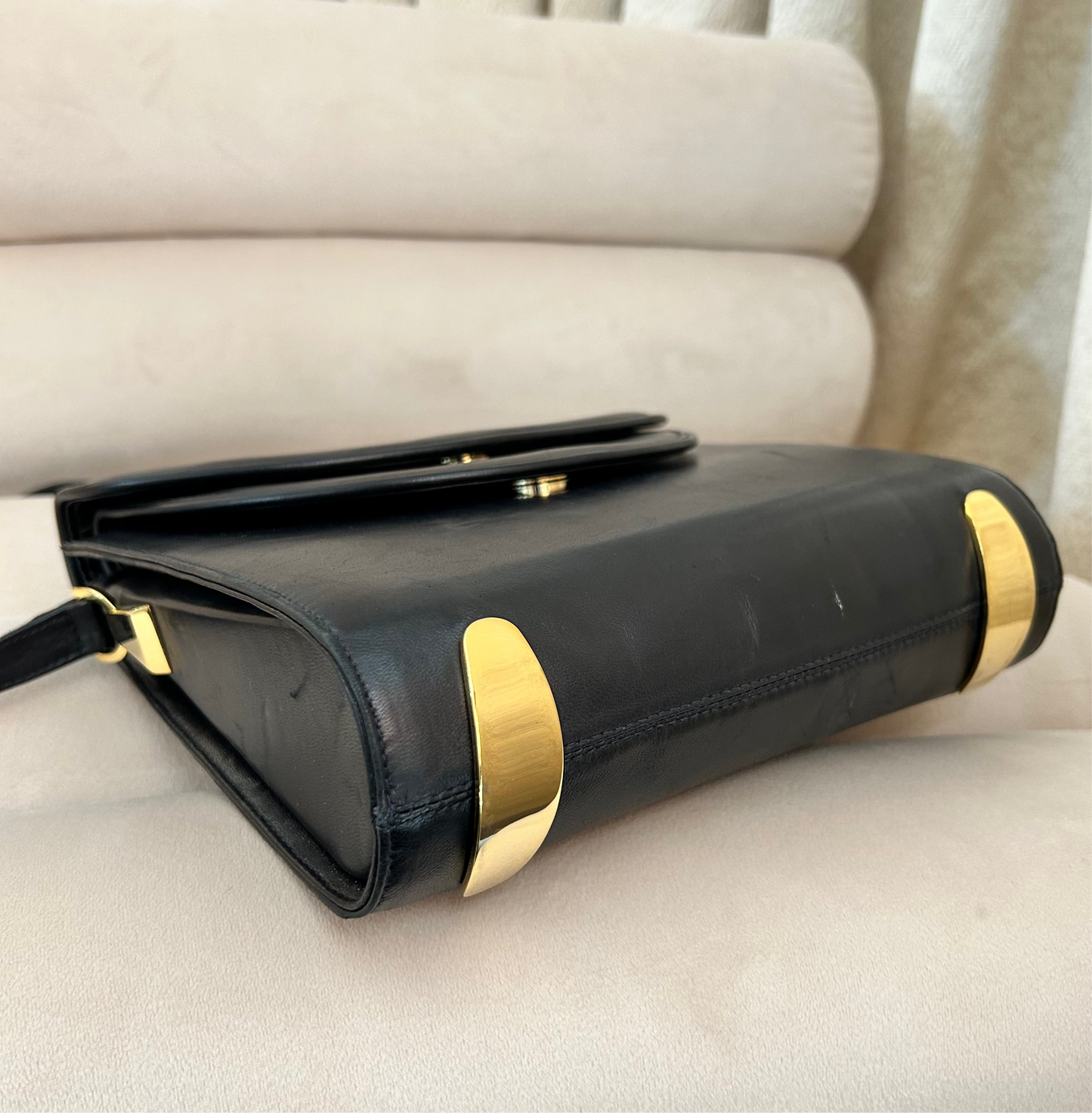Pre-Loved Stuart Weitzman Leather Crossbody Bag