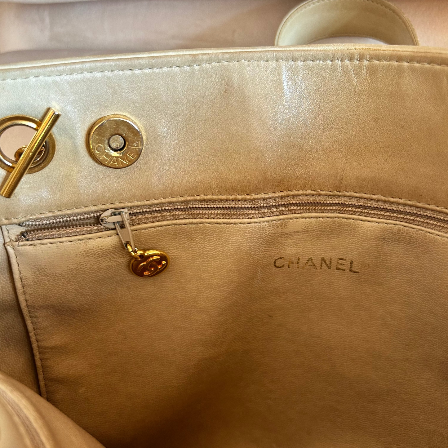 Pre-Loved Chanel Raffia CC Shoulder Bag