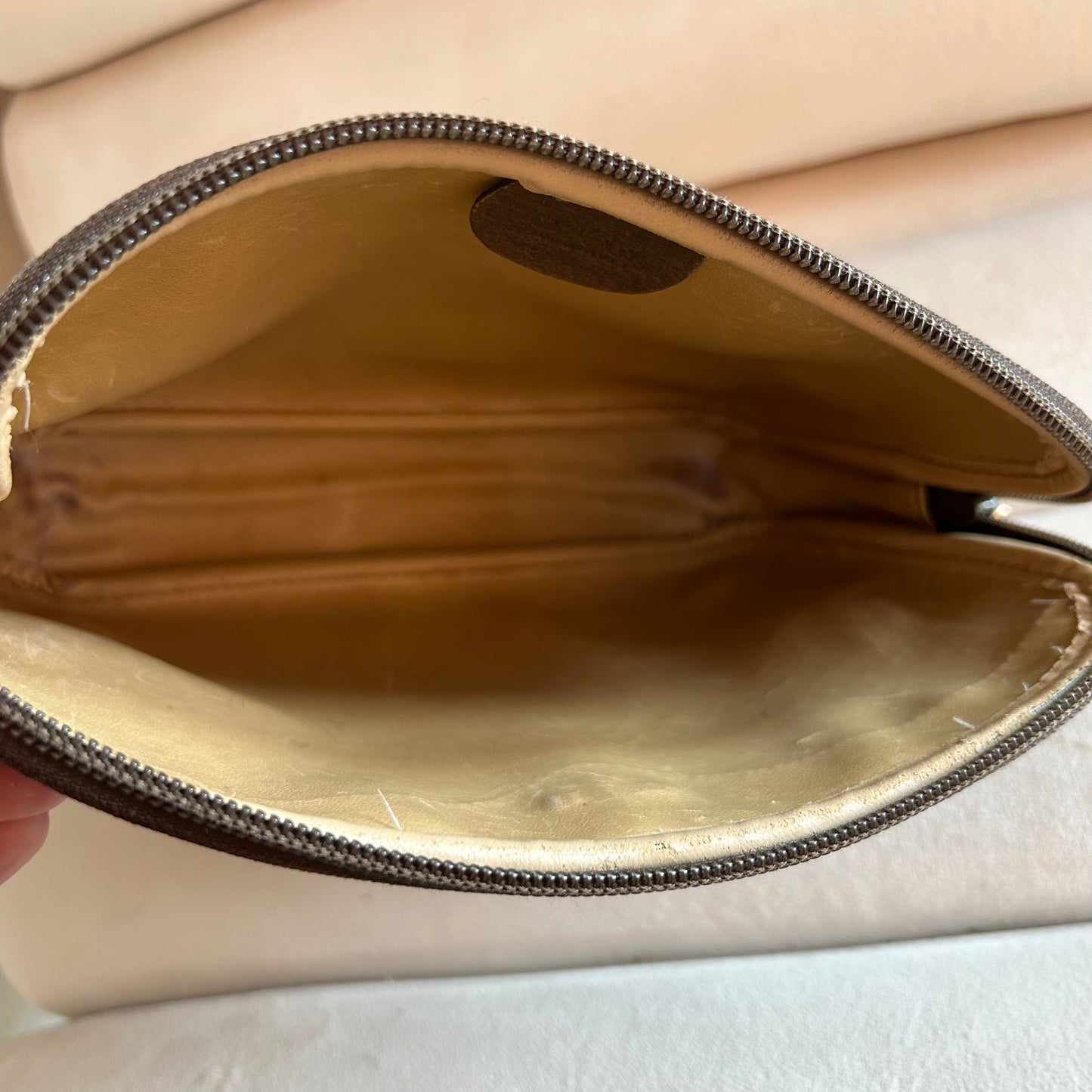 Pre-Loved Gucci GG Supreme Crossbody Bag form inside