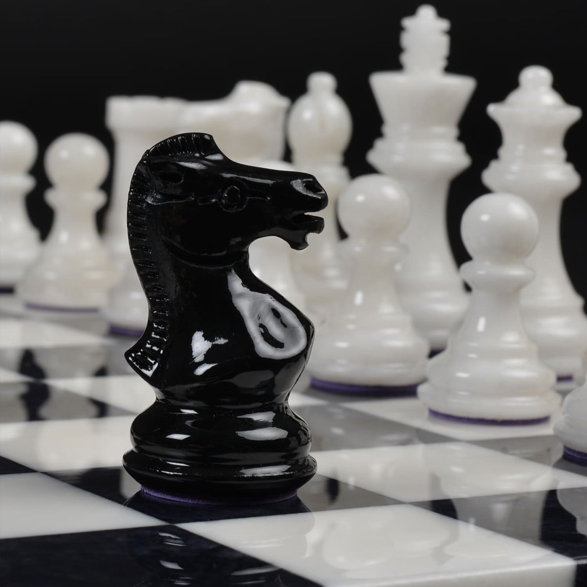Purling Black vs White Chess Set