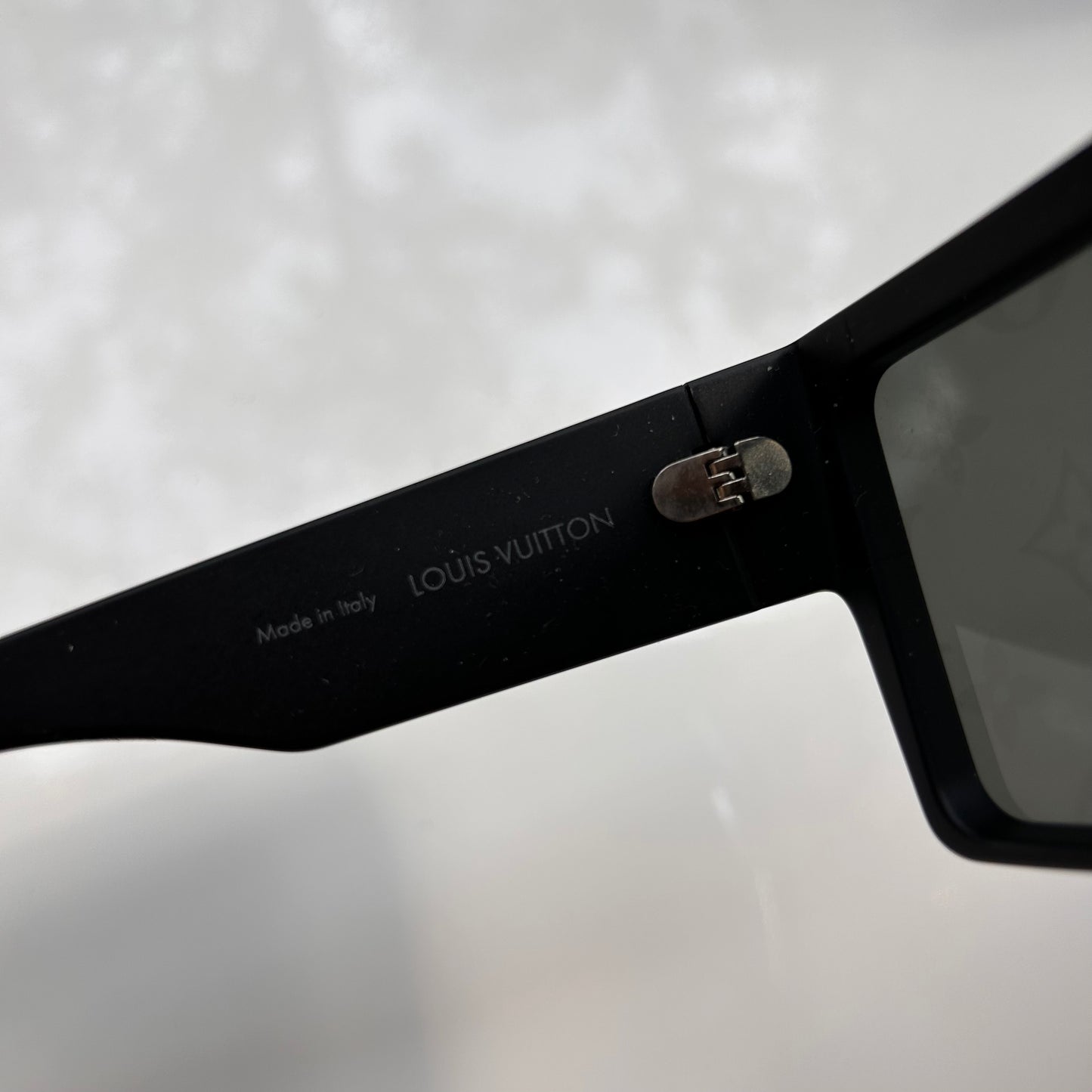 Pre-Loved Louis Vuitton LV Waimea L Sunglasses