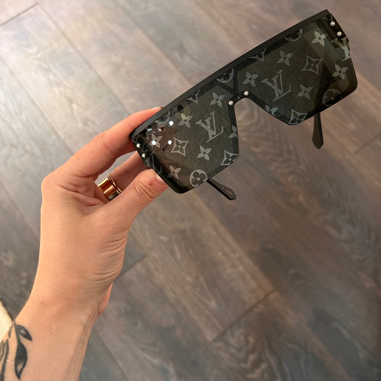 Pre-Loved Louis Vuitton LV Waimea L Sunglasses