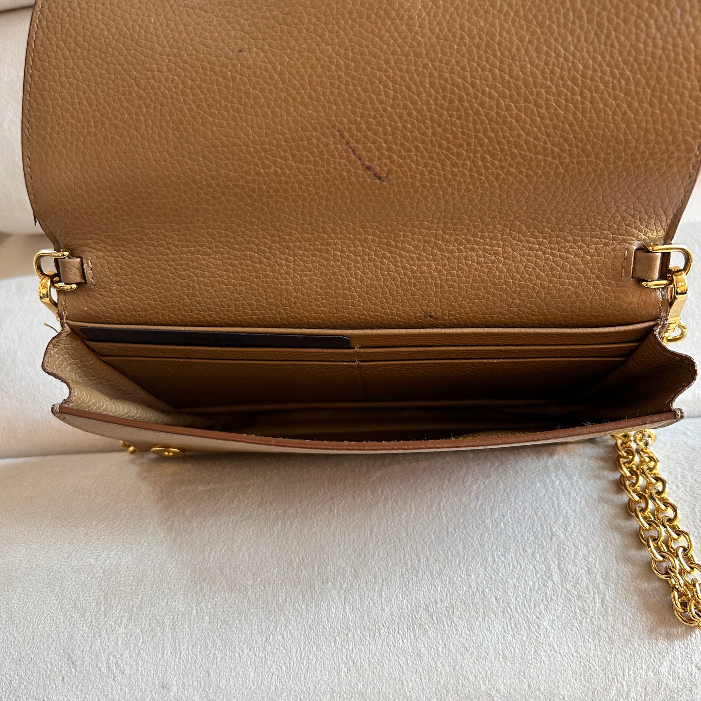 Pre-Loved Prada Wallet on Chain