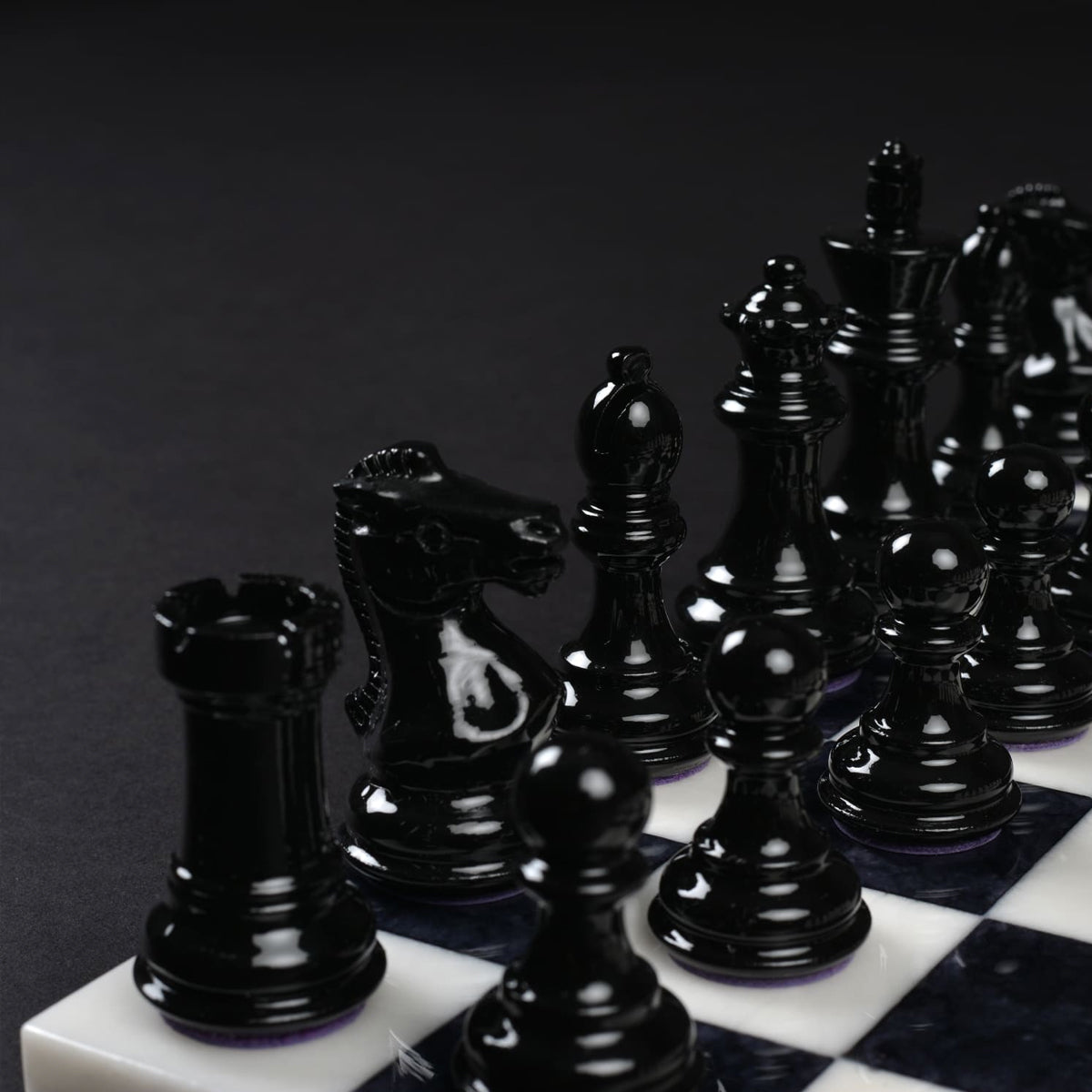 Purling Black vs White Chess Set