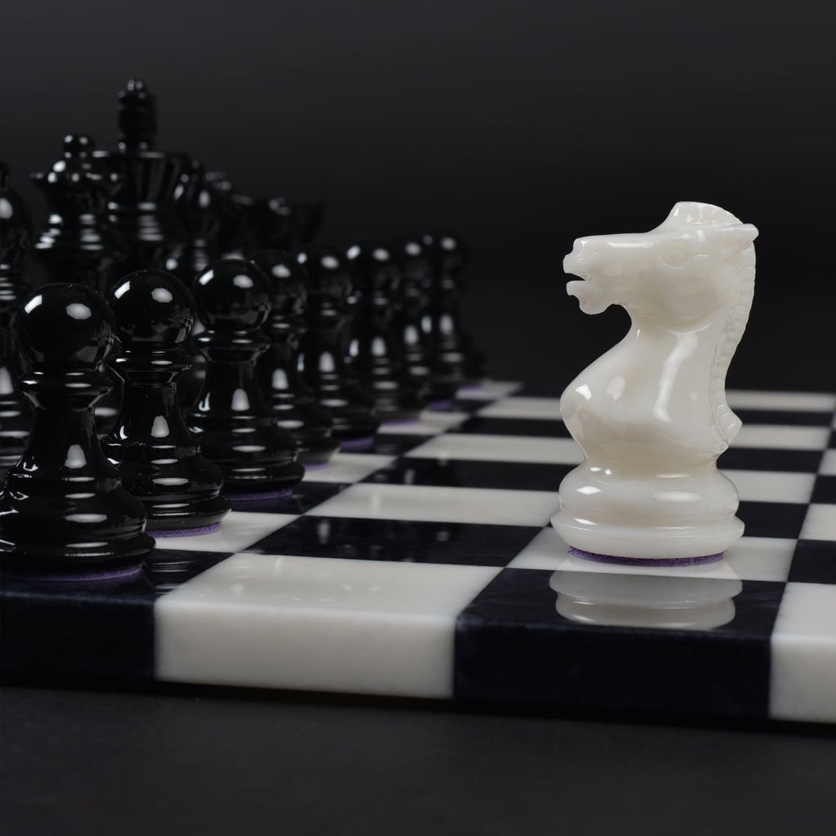 Purling Black vs White Chess Set